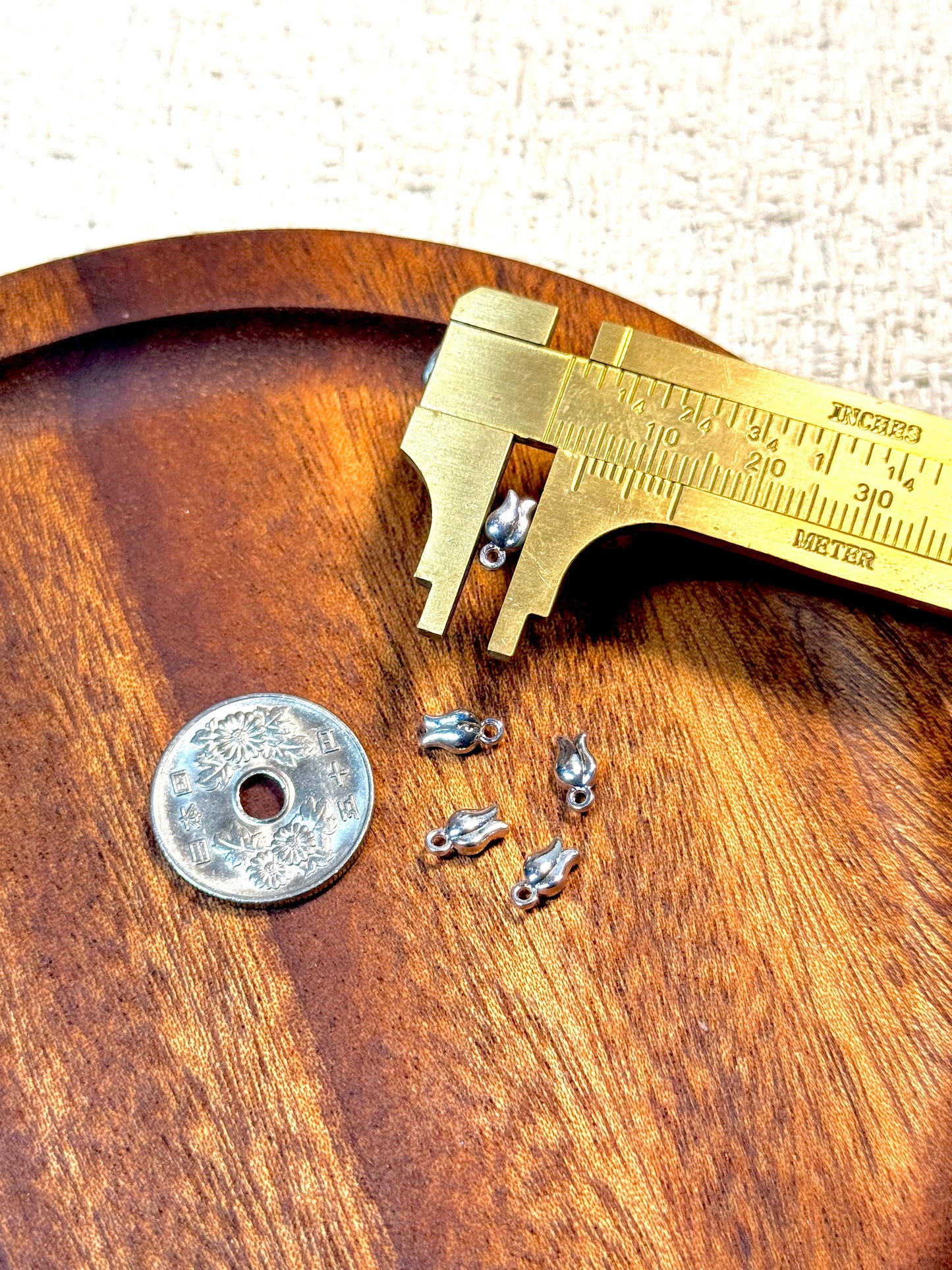 愛のメモ|シルバーメッキフラワーチャーム|ペンダント/エンドパーツ|3タイプ ビーズ、材料セット、ペンダン、チャーム、ハンドメイド