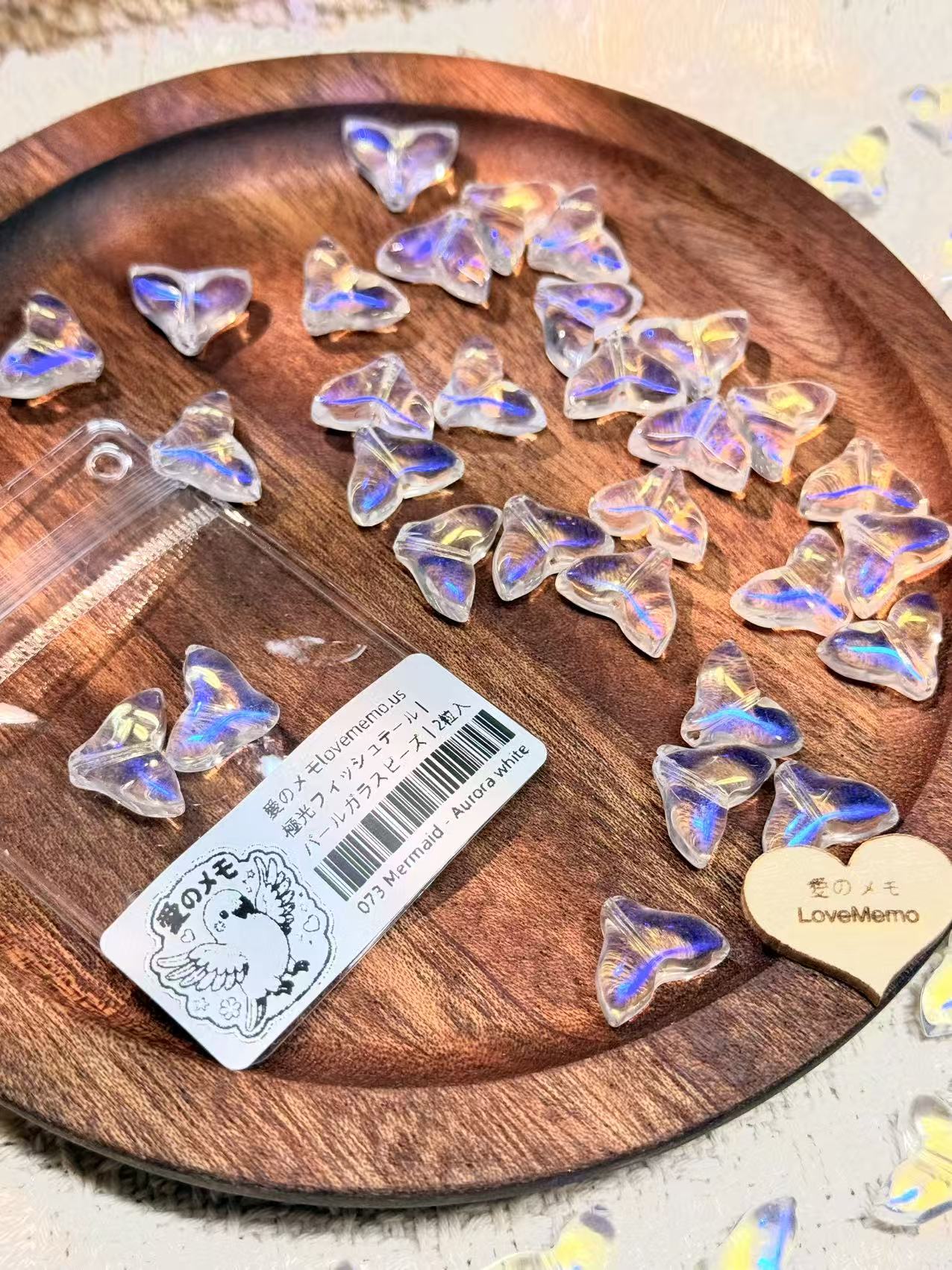 愛のメモ|極光フィッシュテール|パールガラスビーズ|2粒入 ビーズ、材料セット、ペンダン、チャーム、ハンドメイド