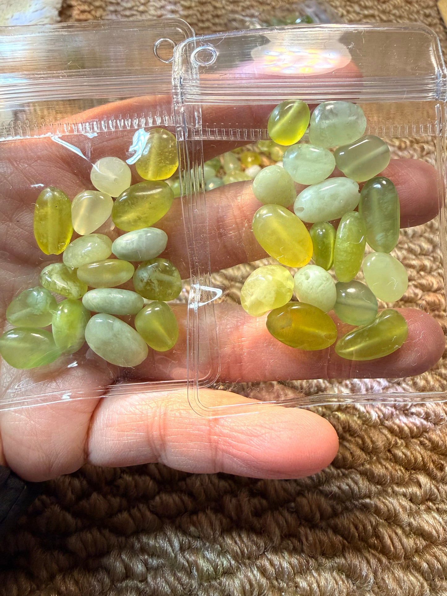 愛のメモ｜ミルクフォーム・グレープ ｜天然石 約15粒｜101# ビーズ、材料セット、ペンダン、チャーム、ハンドメイド