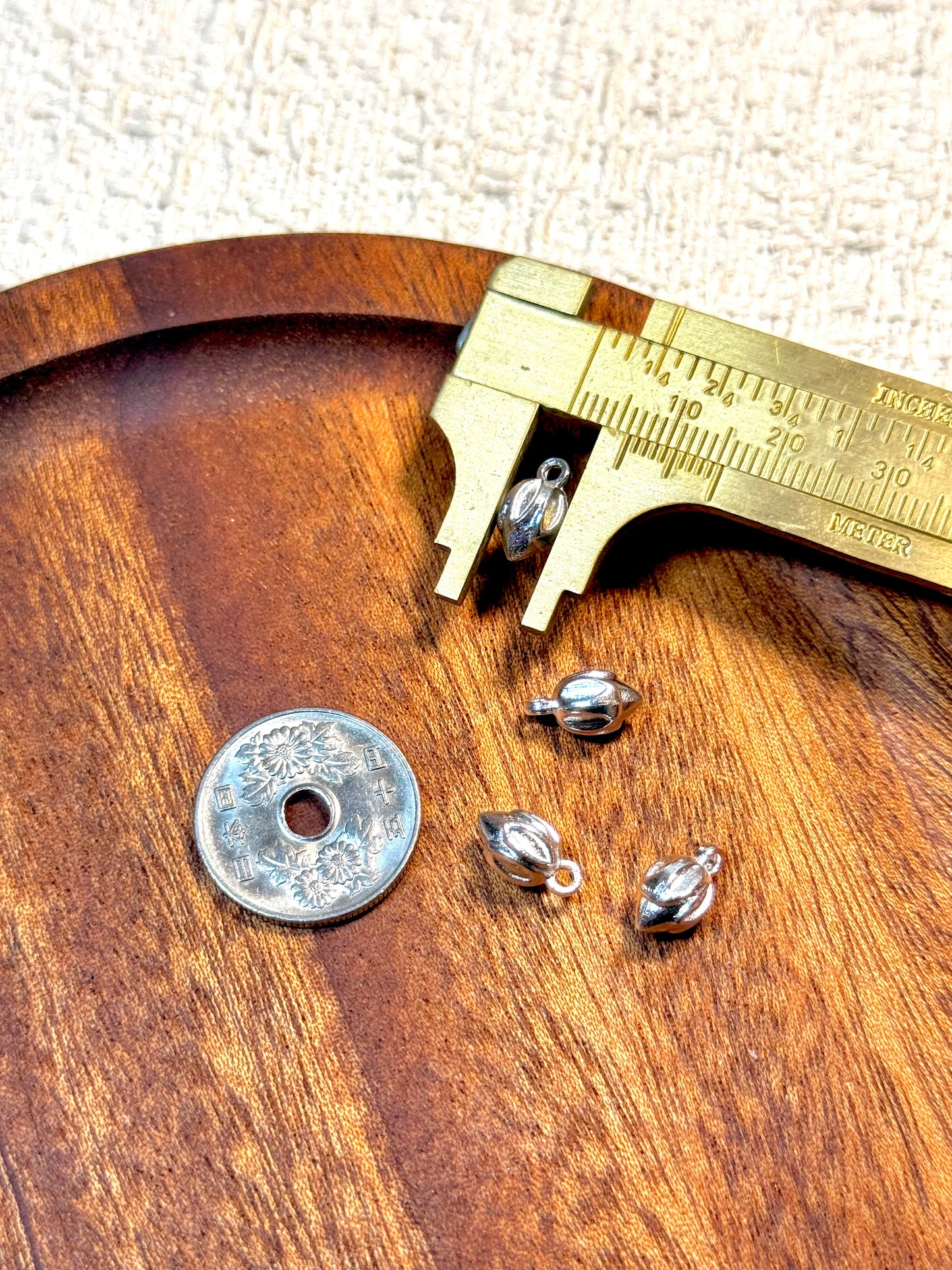 愛のメモ｜シルバーメッキフラワーチャーム｜ペンダント／エンドパーツ｜3タイプ ビーズ、材料セット、ペンダン、チャーム、ハンドメイド