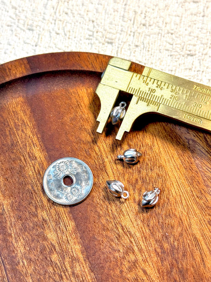 愛のメモ｜シルバーメッキフラワーチャーム｜ペンダント／エンドパーツ｜3タイプ ビーズ、材料セット、ペンダン、チャーム、ハンドメイド