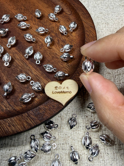 愛のメモ｜シルバーメッキフラワーチャーム｜ペンダント／エンドパーツ｜3タイプ ビーズ、材料セット、ペンダン、チャーム、ハンドメイド