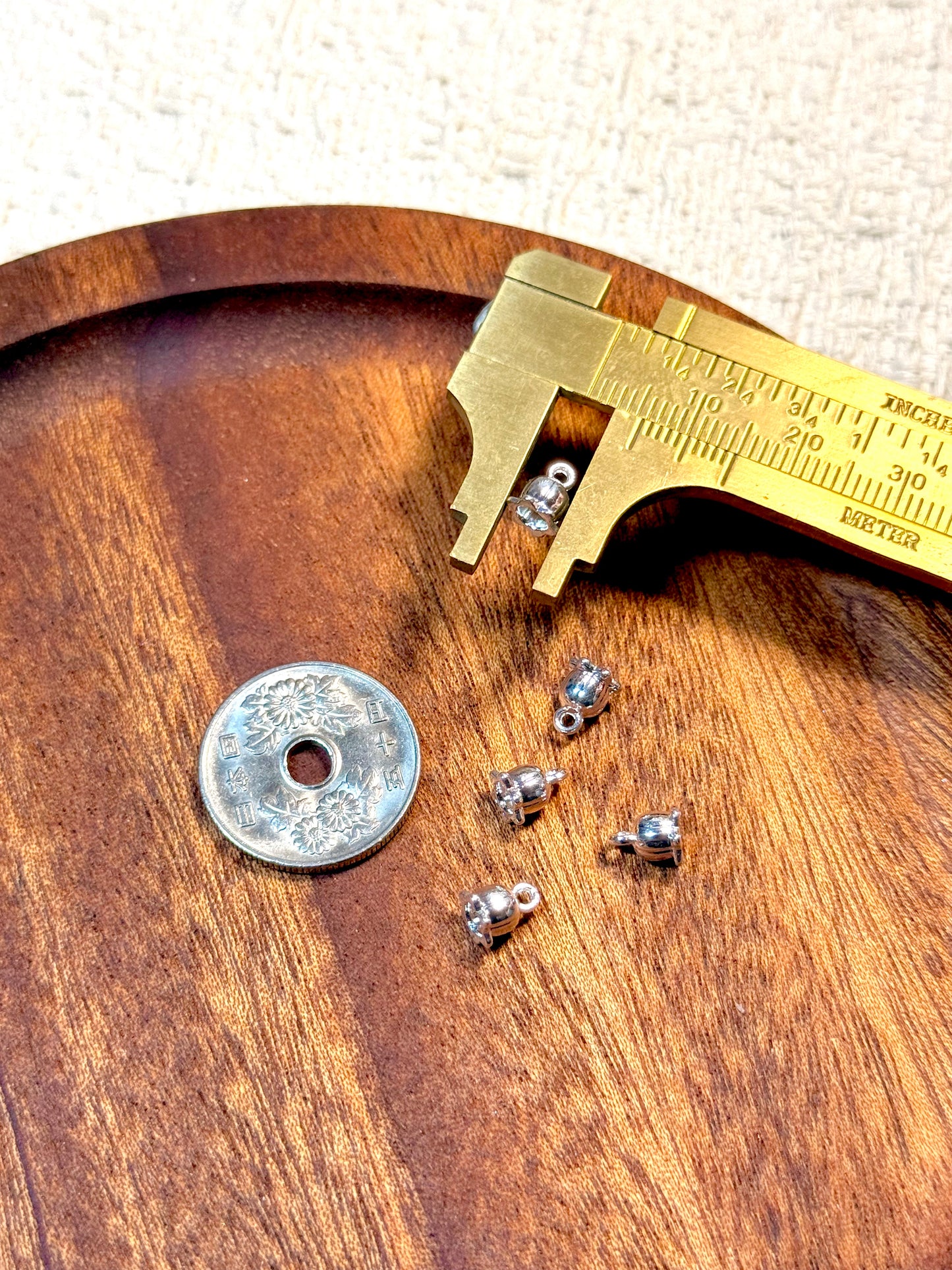 愛のメモ｜シルバーメッキフラワーチャーム｜ペンダント／エンドパーツ｜3タイプ ビーズ、材料セット、ペンダン、チャーム、ハンドメイド