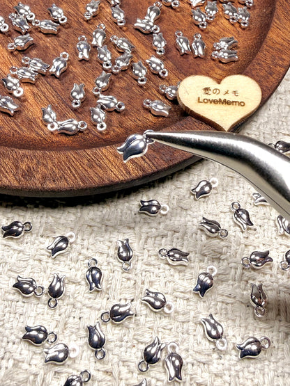 愛のメモ｜シルバーメッキフラワーチャーム｜ペンダント／エンドパーツ｜3タイプ ビーズ、材料セット、ペンダン、チャーム、ハンドメイド