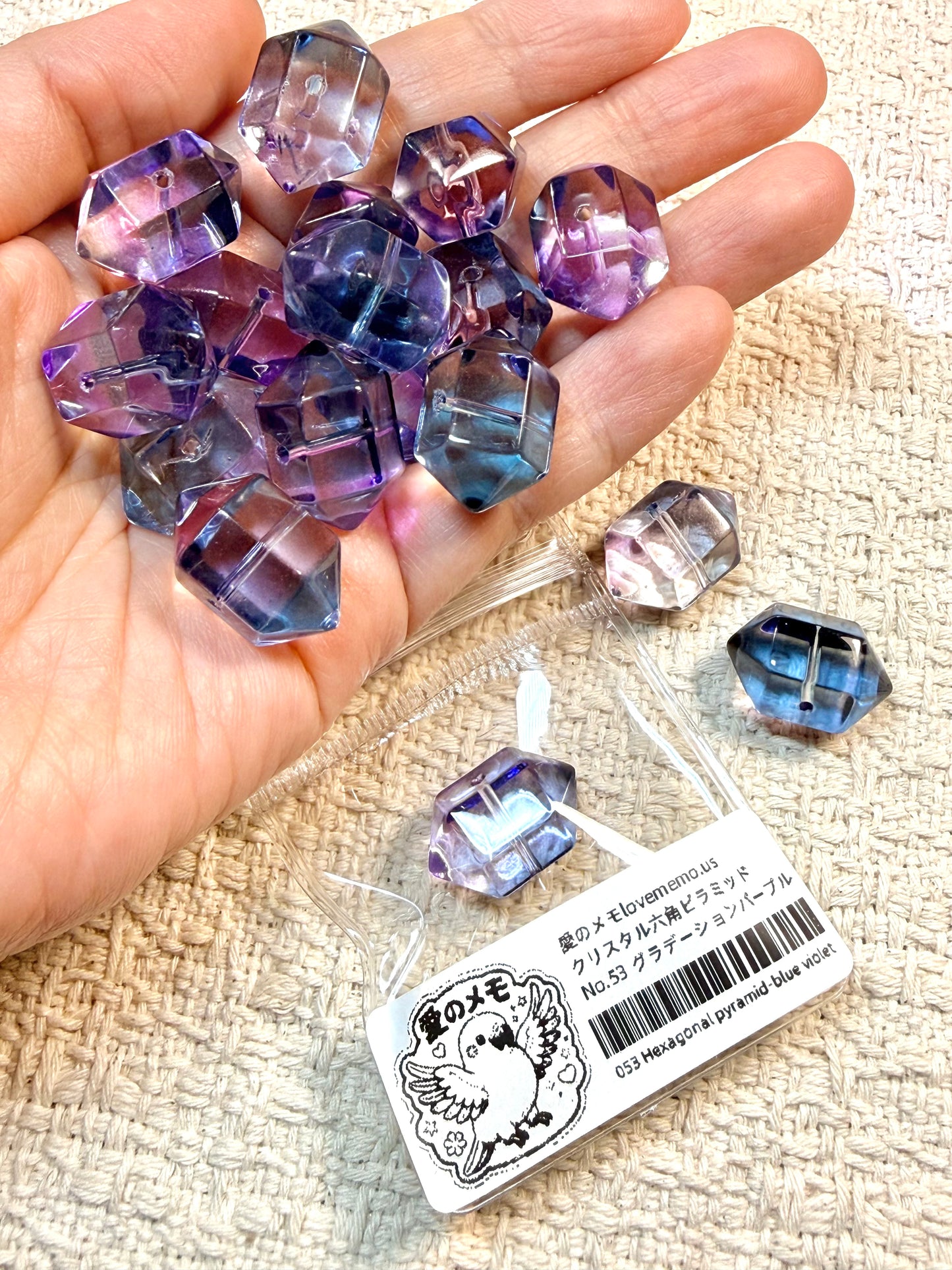 愛のメモ｜クリスタル六角ピラミッド｜1粒入り（全5色）ビーズ、材料セット、ペンダン、チャーム、ハンドメイド