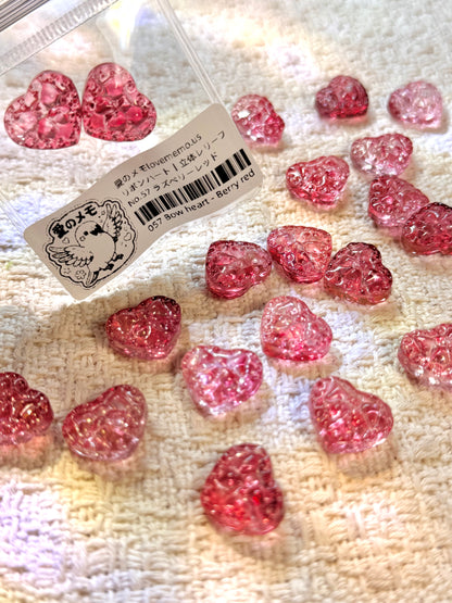 愛のメモ｜リボンハート｜立体レリーフ加工ビーズ｜2粒入り（全3色）ビーズ、材料セット、ペンダン、チャーム、ハンドメイド