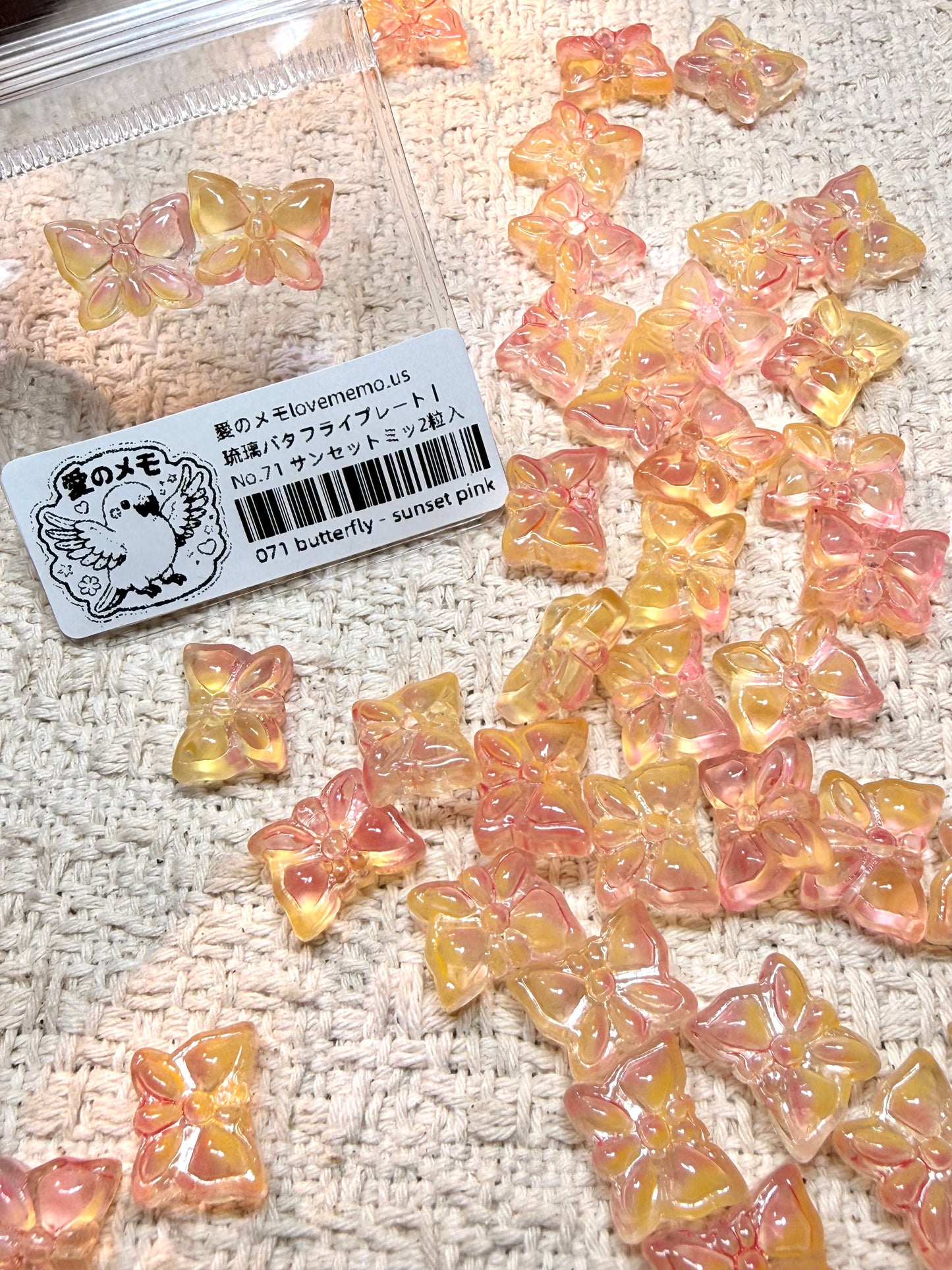 愛のメモ｜琉璃バタフライプレート｜2粒入（2色）ビーズ、材料セット、ペンダン、チャーム、ハンドメイド