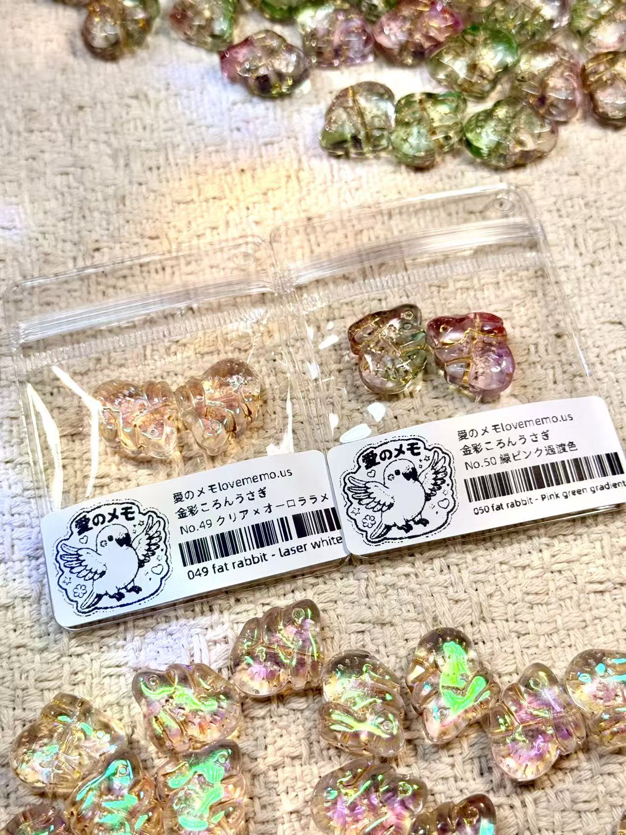 愛のメモ｜金彩ころんうさぎ｜レトロ琉璃ビーズ｜2粒入り（全2色）ビーズ、材料セット、ペンダン、チャーム、ハンドメイド