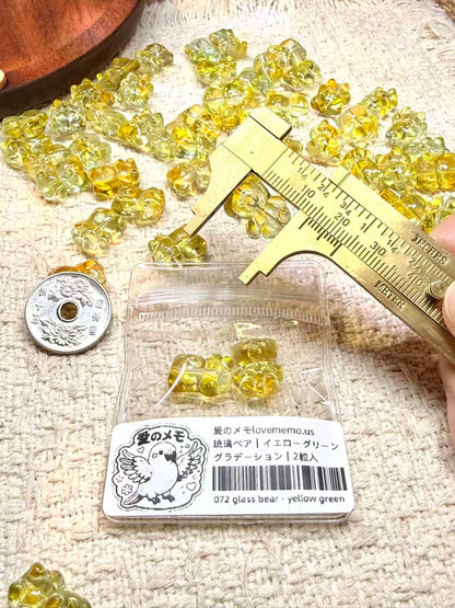 愛のメモ｜琉璃ベア｜縦穴タイプ｜イエローグリーングラデーション｜2粒入 ビーズ、材料セット、ペンダン、チャーム、ハンドメイド