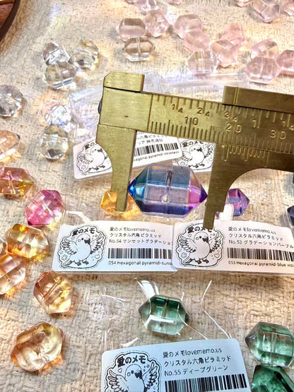 愛のメモ｜クリスタル六角ピラミッド｜1粒入り（全5色）ビーズ、材料セット、ペンダン、チャーム、ハンドメイド